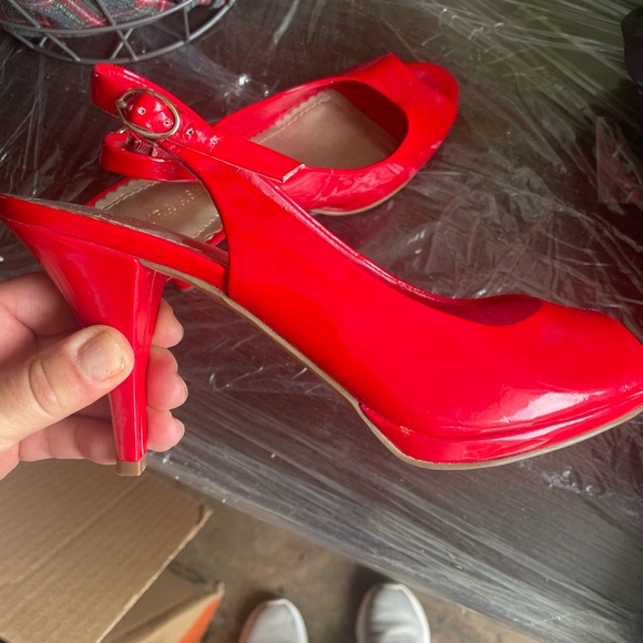 Laura Ashley red heels with peep toe - Picture 2 of 3